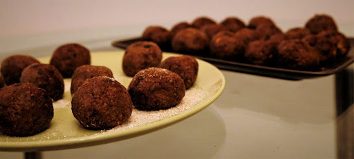 Vegan Raw Chocolate Energy Balls